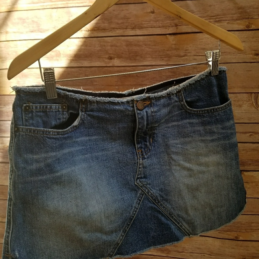 ⛔ SOLD Abercrombie & Fitch Denim Mini Skirt
